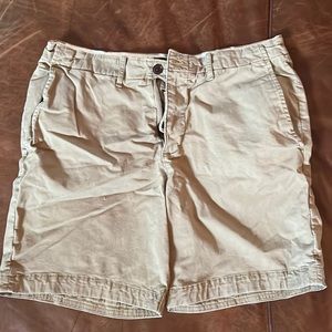 Abercrombie and Fitch stretch khaki men’s shorts size 32 inseam 7